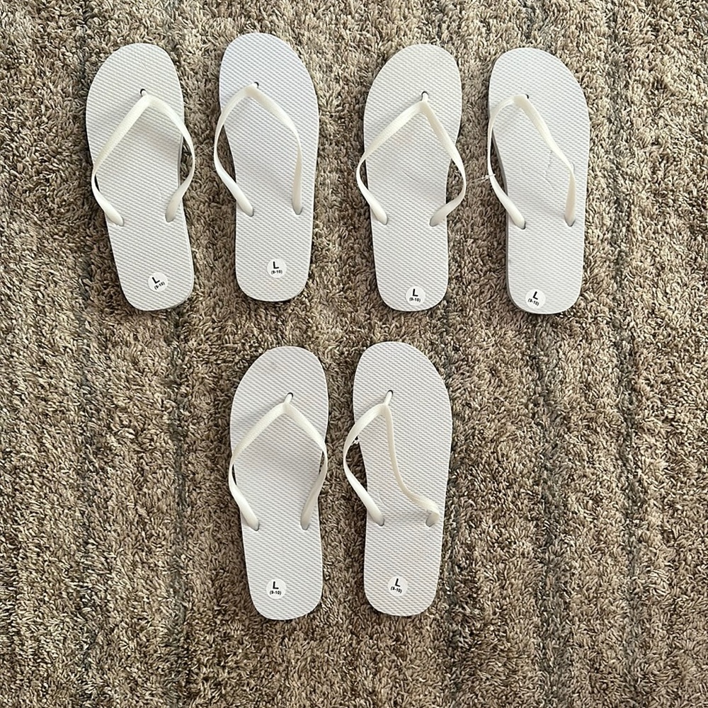 NWT 3 pairs of flip flops